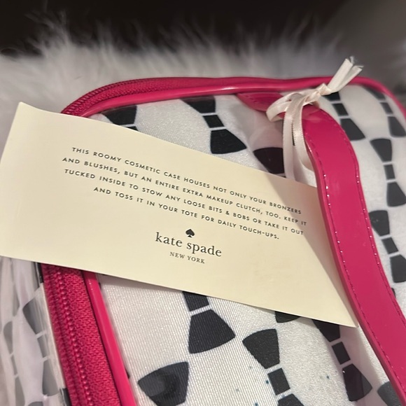 KATE SPADE TOILETRY/COSMETIC TRAVELER BAG (TUXEDO HEDDY PRINT) - Picture 9 of 15
